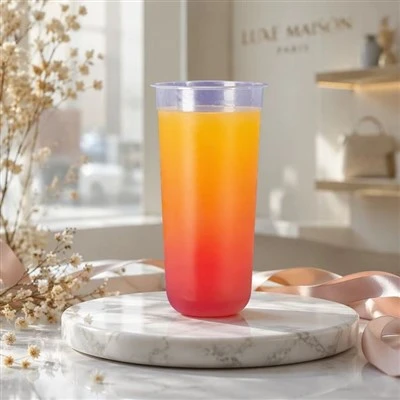 700 ml-U plastist piimakokteilitopsid